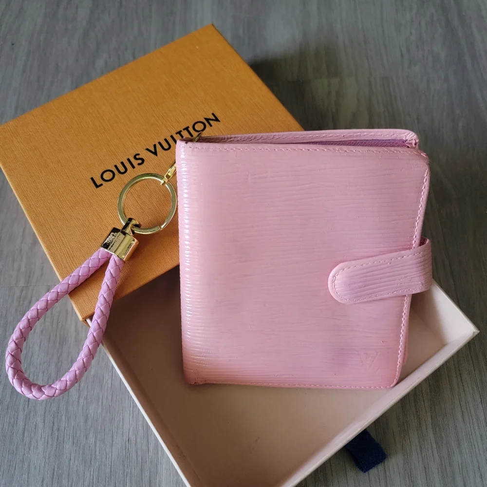 🛍Final Price🛍 Authentic Louis Vuitton Epi Wallet With Box